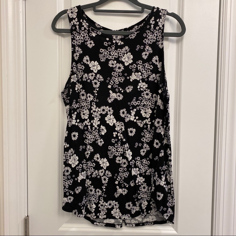 Old Navy sleeveless B&W Flower Tank Top